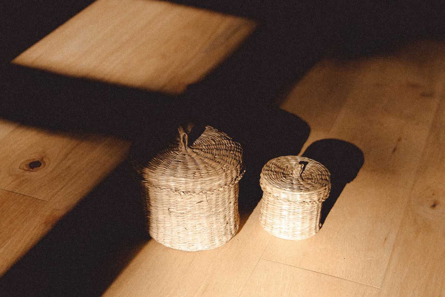 Wicker baskets with lids (pair)