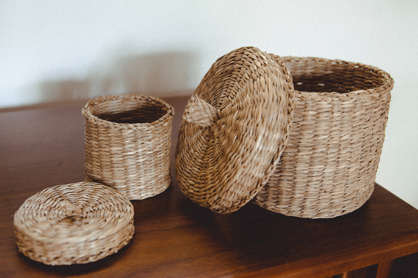 Wicker baskets with lids (pair)